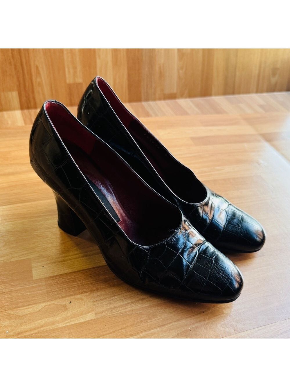 Donna Karan New York textured heels round toe pumps size 6